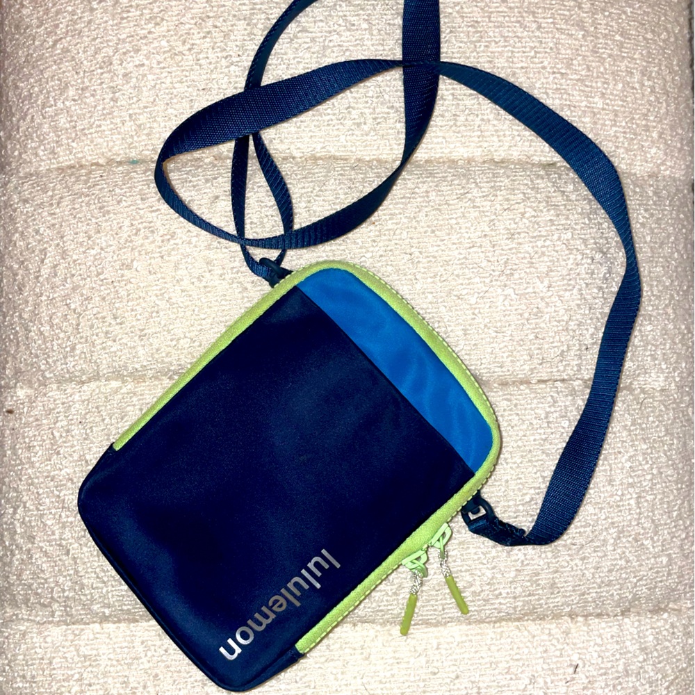 Lululemon crossbody athletic bag